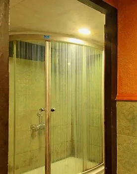 Lotus 8 Hotel Nedumbassery Hindistan