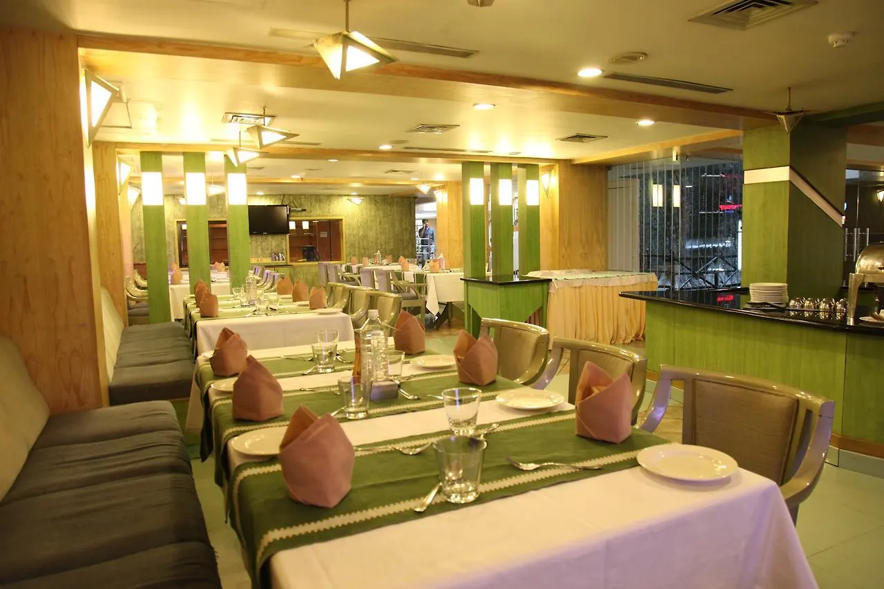 Lotus 8 Hotel Nedumbassery Hindistan