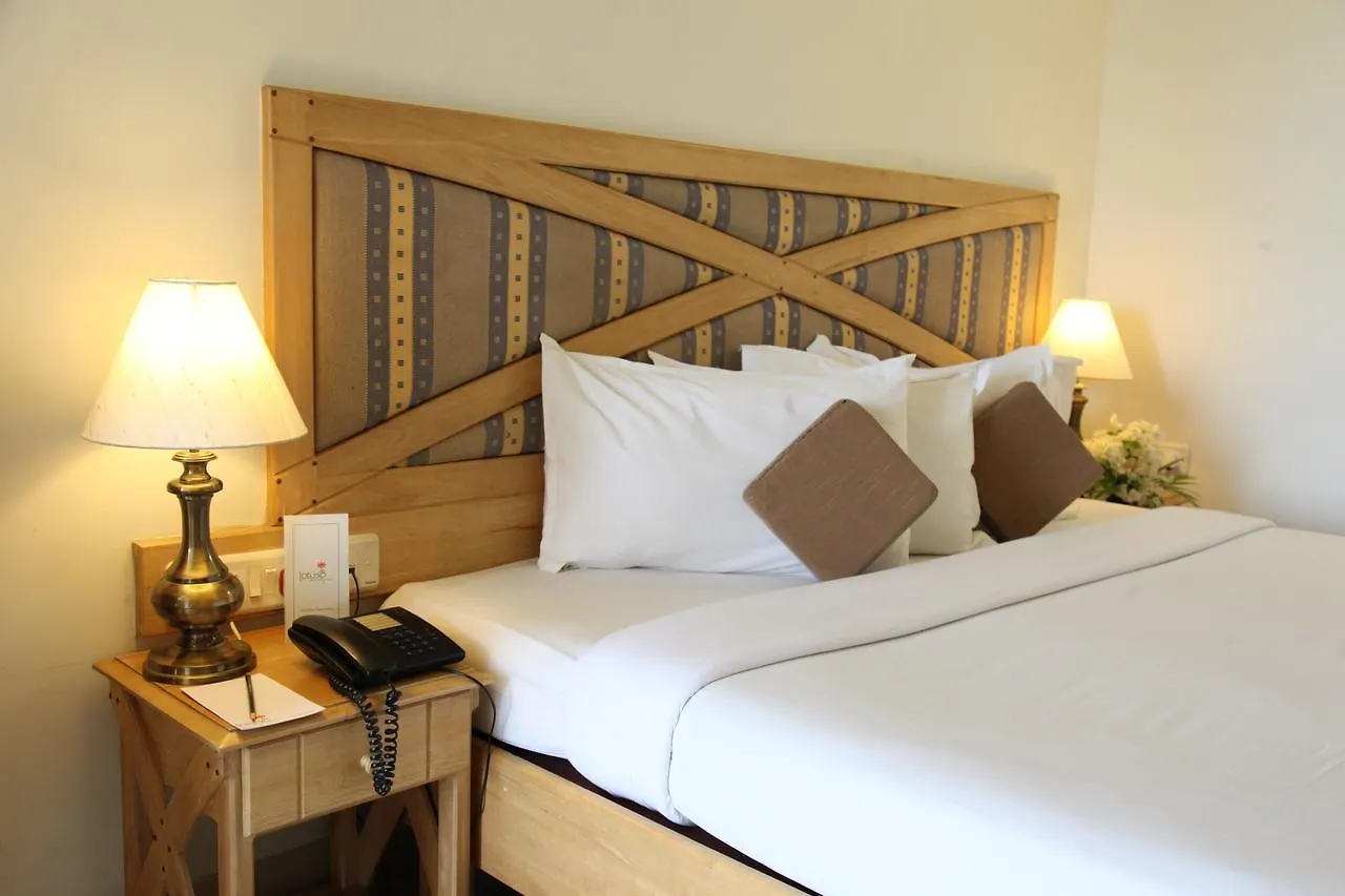Lotus 8 Hotel Nedumbassery Hindistan